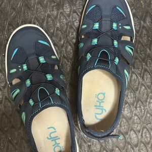 Women’s Ryka Hula Fisherman style sneaker slip ons size 9